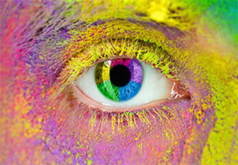 Grossfoto Druck Giclée Das Farbspektrum spiegelt sich in einem Auge